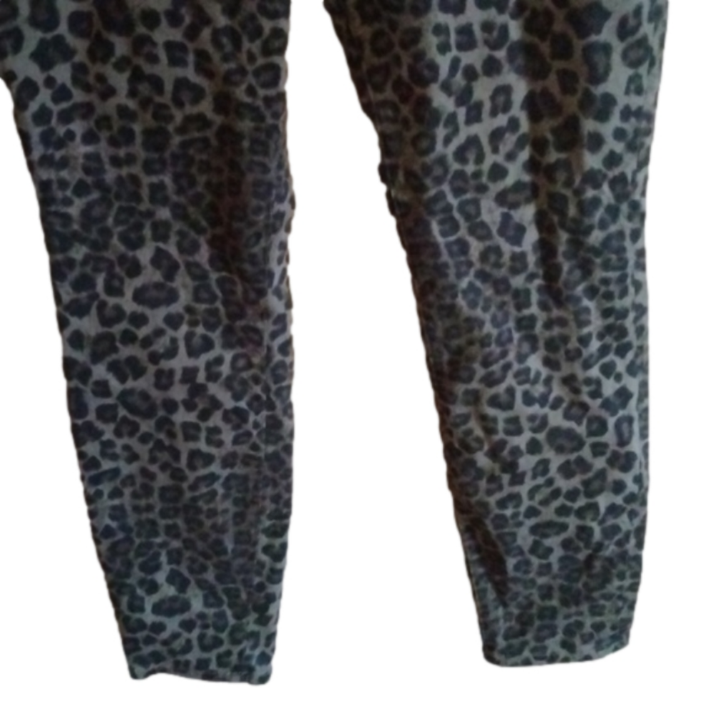 Good American Good waist crop jeans. Plus size 16. Animal print. - Picture 3 of 13